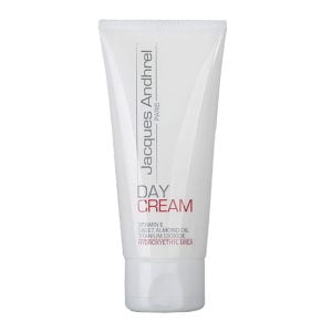 کرم روز ژاک آندرل پاریس با ترکیب روغن بادام شیرین و اوره به کاهش چین وچروک و افزایش خاصیت کشسانی پوست کمک می کند و موجب آبرسانی عمقی پوست می گردد.