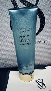 لوسیون بدن آکوا کیس اکلیلی ویکتوریا سکرت 236 میلی لیتر 2 images 1 5