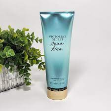 لوسیون بدن آکوا کیس اکلیلی ویکتوریا سکرت 236 میلی لیتر 4 images 2 2